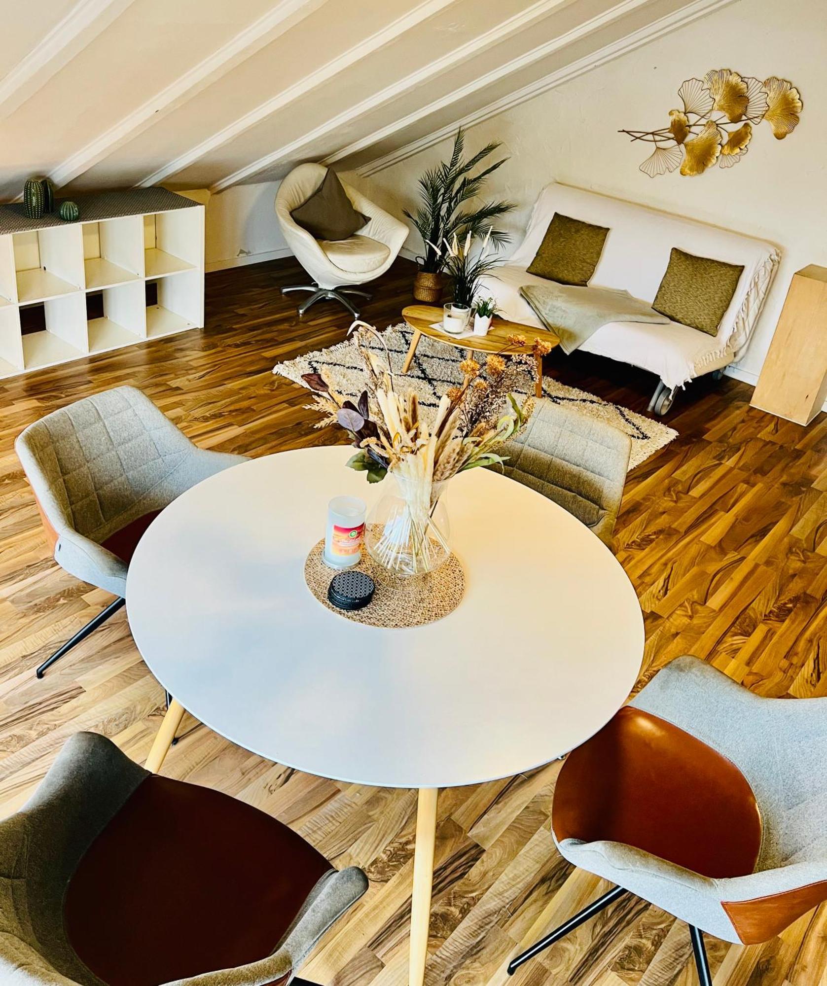 Grosse Dachgeschosswohnung Mit Kueche Und Badezimmer An Der Uniklinik Homburg Homburg  Zewnętrze zdjęcie