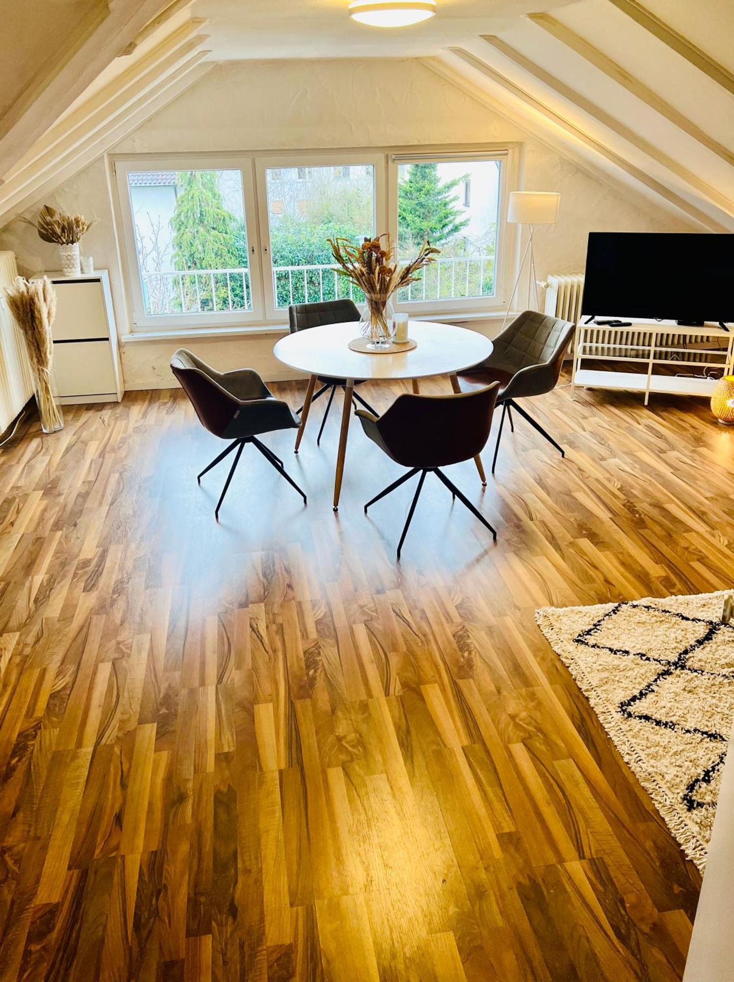 Grosse Dachgeschosswohnung Mit Kueche Und Badezimmer An Der Uniklinik Homburg Homburg  Zewnętrze zdjęcie