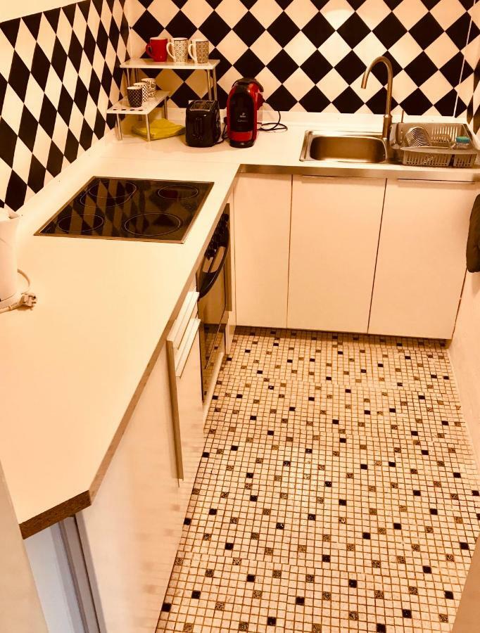 Grosse Dachgeschosswohnung Mit Kueche Und Badezimmer An Der Uniklinik Homburg Homburg  Zewnętrze zdjęcie