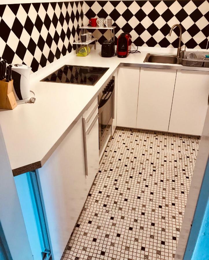 Grosse Dachgeschosswohnung Mit Kueche Und Badezimmer An Der Uniklinik Homburg Homburg  Zewnętrze zdjęcie